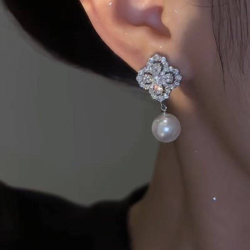 Shimmering Zircon Four-Leaf Clover Pearl Earrings with Niche Design Sense