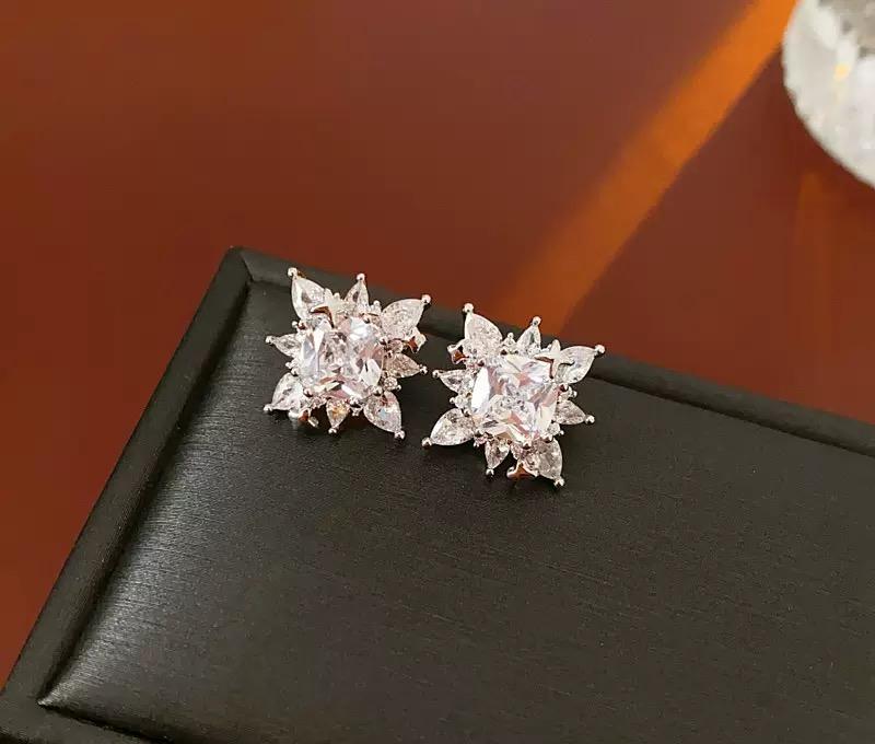 Flower Super Shiny Zircon Star Ear Cuffs, Fashionable No-Piercing Cartilage Clips