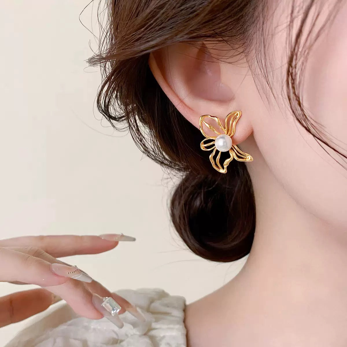 Hollow-Out Flower Pearl Earrings