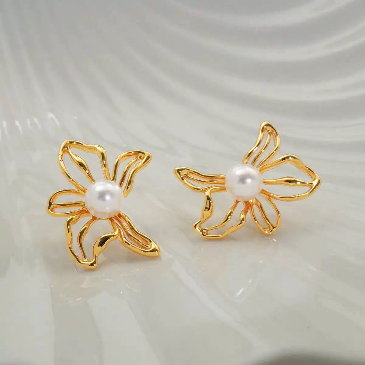 Hollow-Out Flower Pearl Earrings
