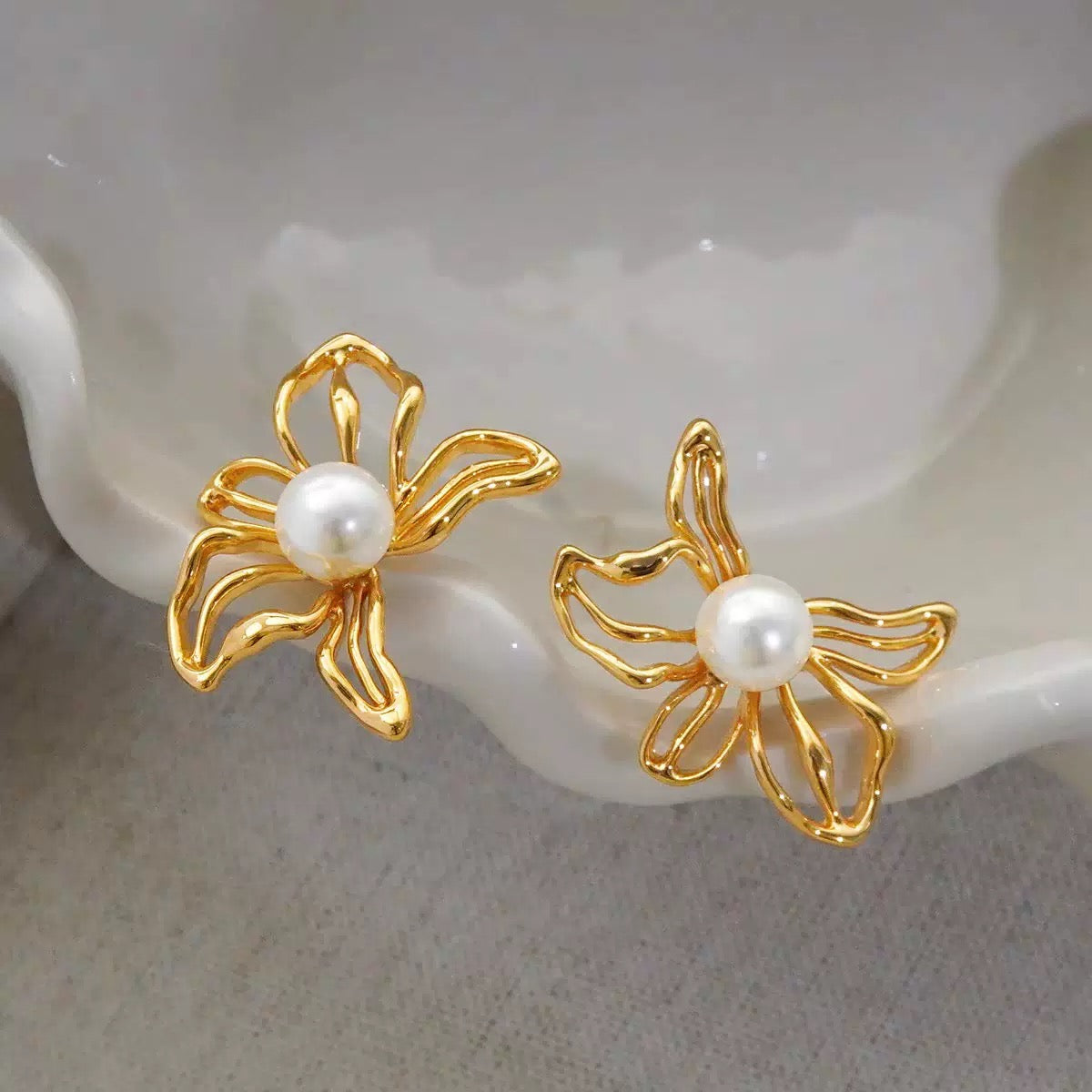 Hollow-Out Flower Pearl Earrings
