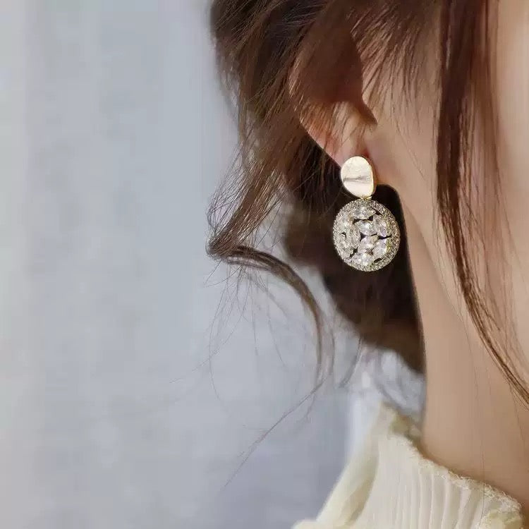 Luxurious Round Zircon Crystal Earrings
