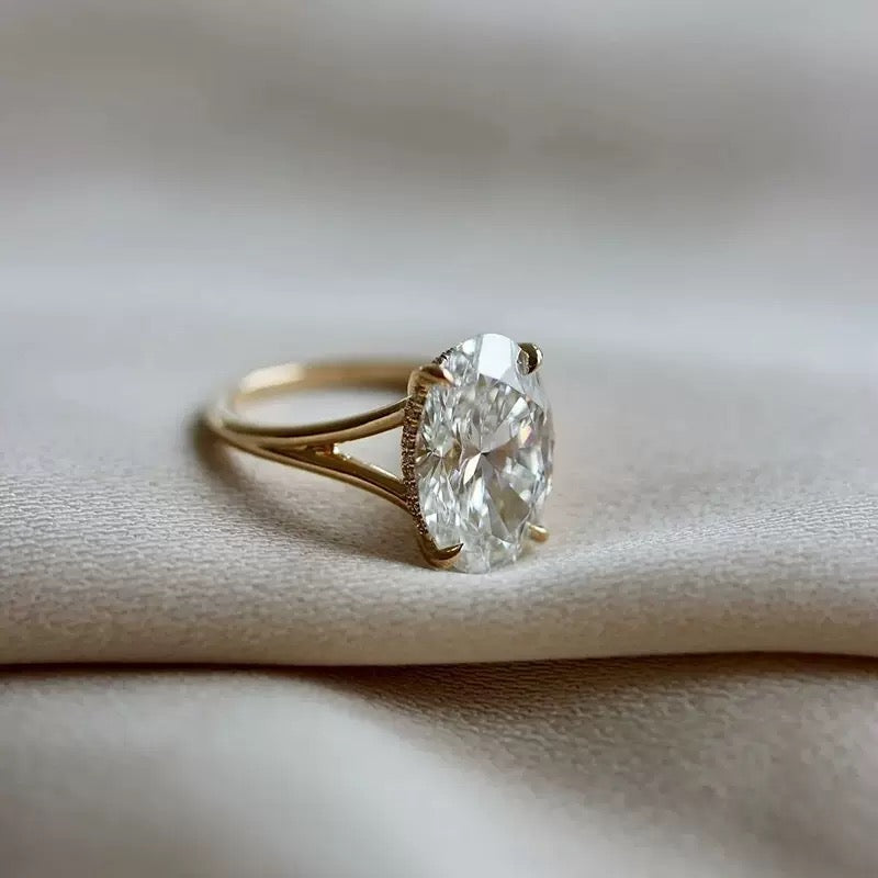 Shiny Oval Pigeon Egg Vintage Ring with a Strong Sense of Luxury