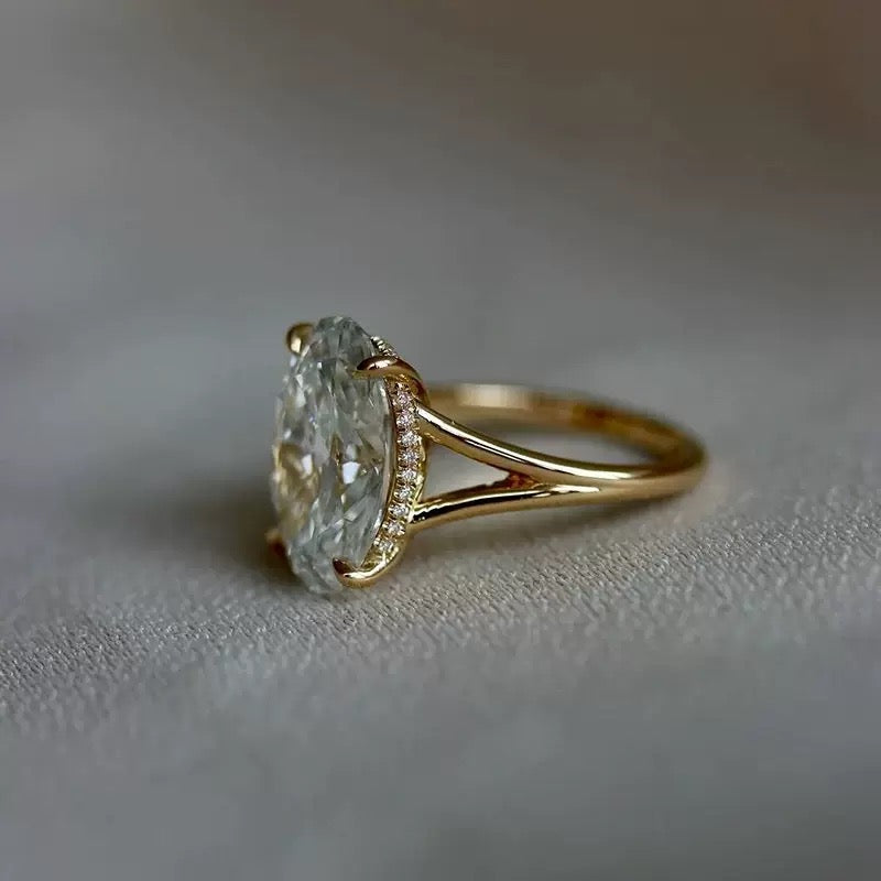 Shiny Oval Pigeon Egg Vintage Ring with a Strong Sense of Luxury