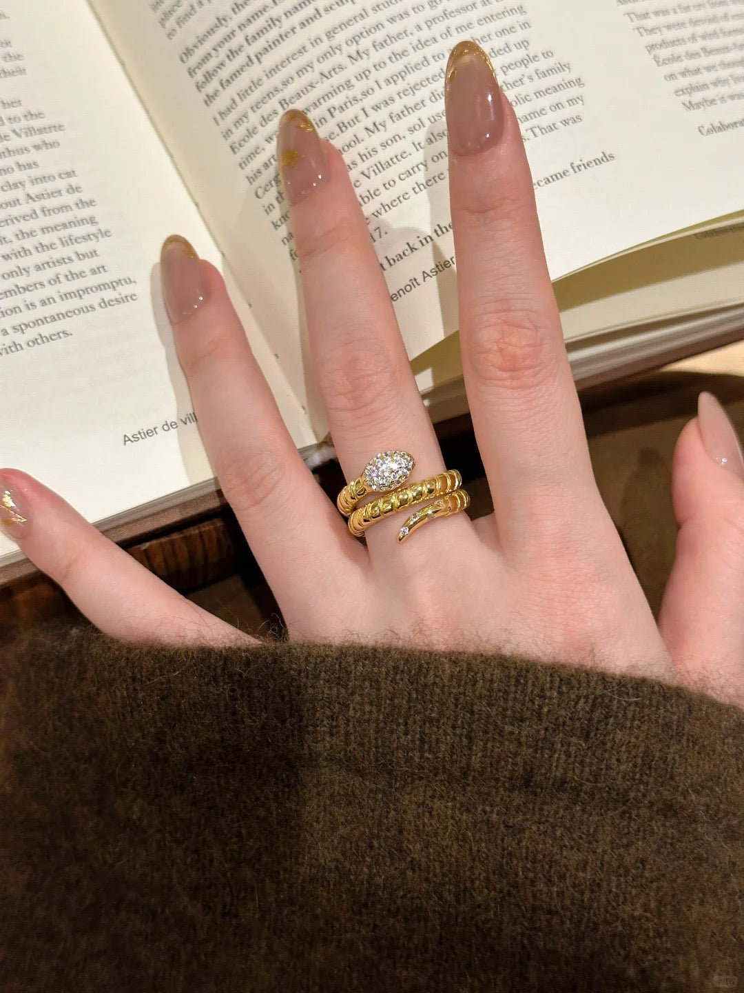 Vintage Gold Heavy-Duty Diamond-Inlaid Open Snake-Wrapped Ring